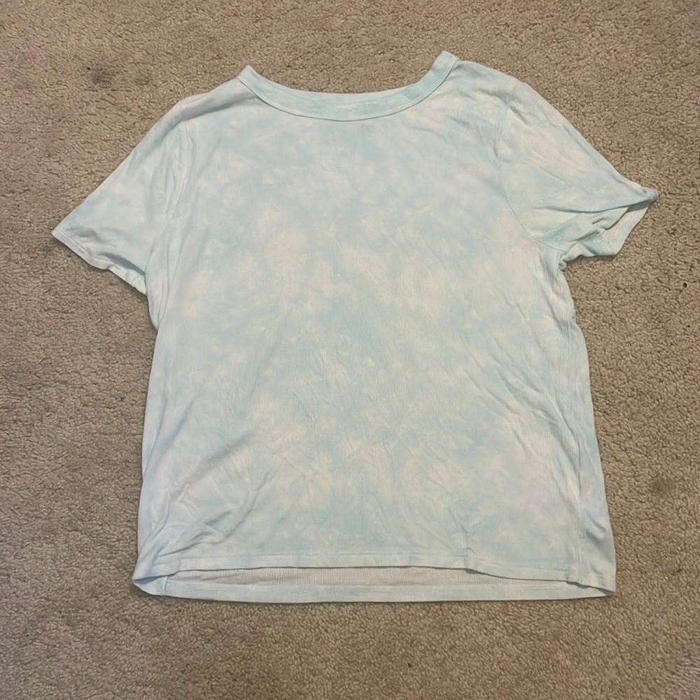 So brand, carried by Kohls. Size-large. Color- a tye dye turquoise.